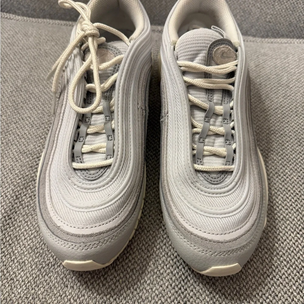 Nike women’s 9/Men’s 7.5 Air Max 97 SE Pure Platinum Wolf Grey Sneakers